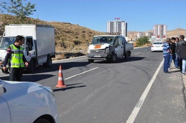 Mardin’de Trafik Kazası: 13 Yaralı