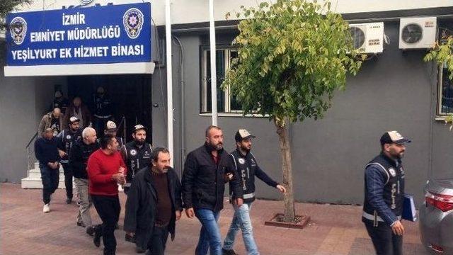 İzmir Polisi Göçmen Kaçakçılarını Geçit Vermiyor