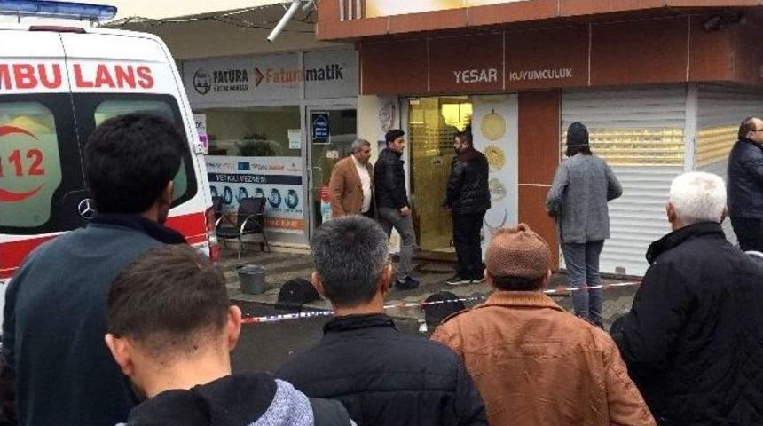 Sultanbeyli&rsquo;de Silahlı Kuyumcu Soygunu: 1 Yaralı