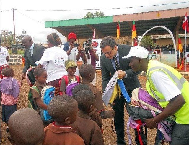 Tika Kamerun’da Hıv Virüsü Taşıyan Çocukların Yüzünü Güldürdü