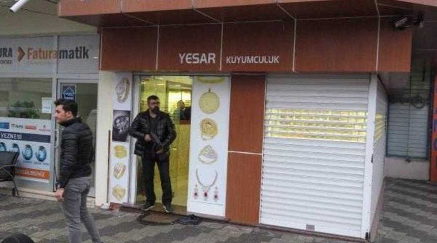 Sultanbeyli'de Kuyumcu Soygunu