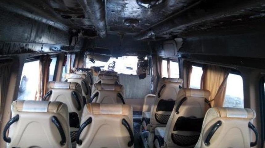 Öğrenci Servisi Alev Alev Yandı