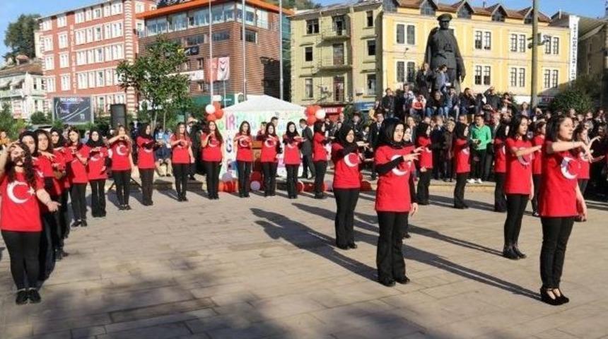 Giresun&rsquo;da &Ouml;ğrenciler İşaret Diliyle 15 Temmuz Marşı Okudular