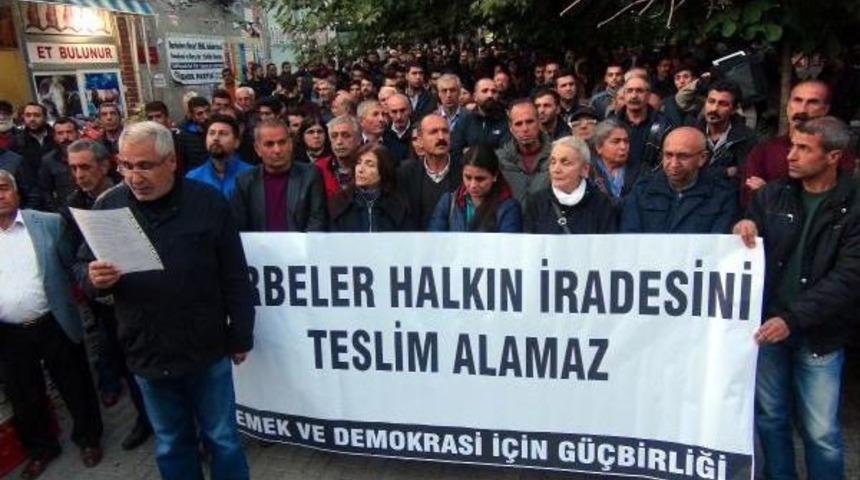 Tunceli'de Hdp'li Milletvekillerinin G&ouml;zaltına Alınıp Tutuklanması Protesto Edildi