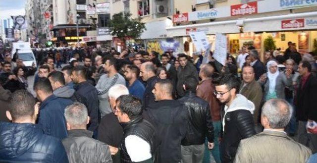 İzmir'de Hdp'lilerin Eylemine Polis Müdahalesi: 55 Gözaltı