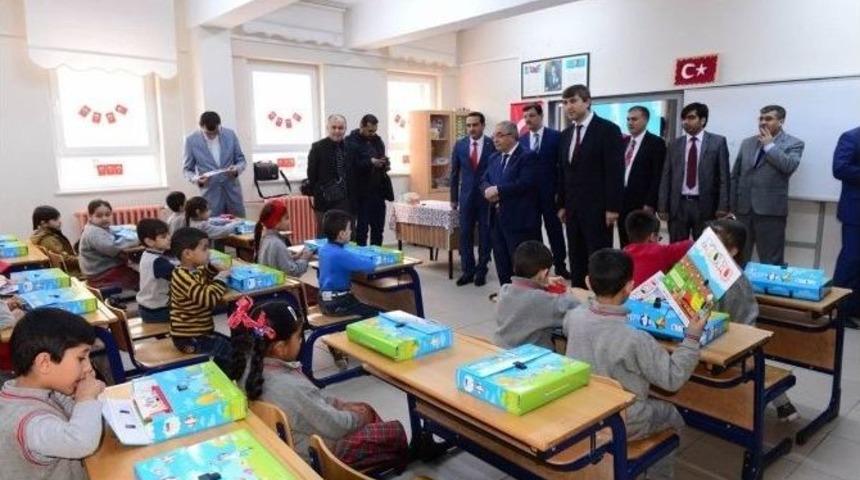 K&uuml;tahya&rsquo;daki G&ouml;&ccedil;men &Ccedil;ocukların Y&uuml;z&uuml; &rsquo;uyum Seti&rsquo; İle G&uuml;ld&uuml;