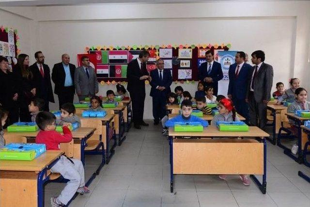 Kütahya’daki Göçmen Çocukların Yüzü ’uyum Seti’ İle Güldü