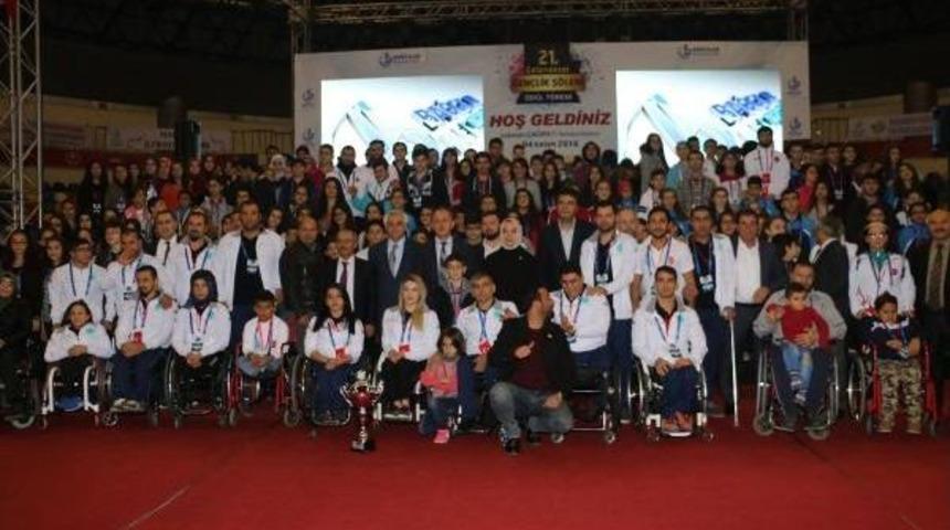 Gen&ccedil;lik Ş&ouml;leni&rsquo;Nde Bağcılarlı Gen&ccedil;ler Altınla &Ouml;d&uuml;llendirildi