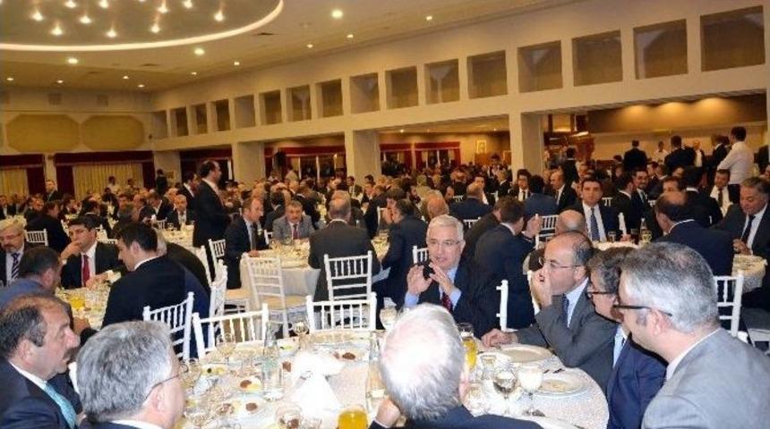 Bakan &Ouml;zl&uuml;: &ldquo;sanayici Ve Yatırımcının &Ouml;n&uuml;ne Turkuaz Halı Sereceğiz"
