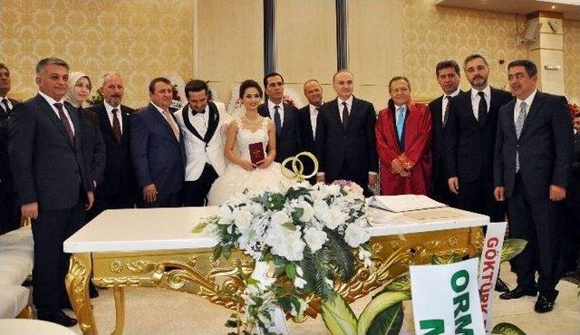 Bakan Özlü Nikah Şahitliği Yaptı