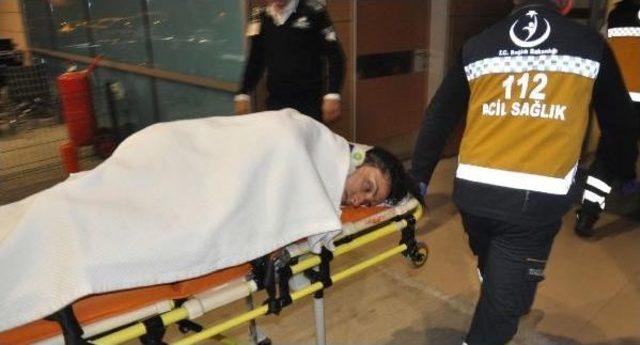 Minibüsle Çarpışan Otomobil Üç Parçaya Ayrıldı: 3 Yaralı