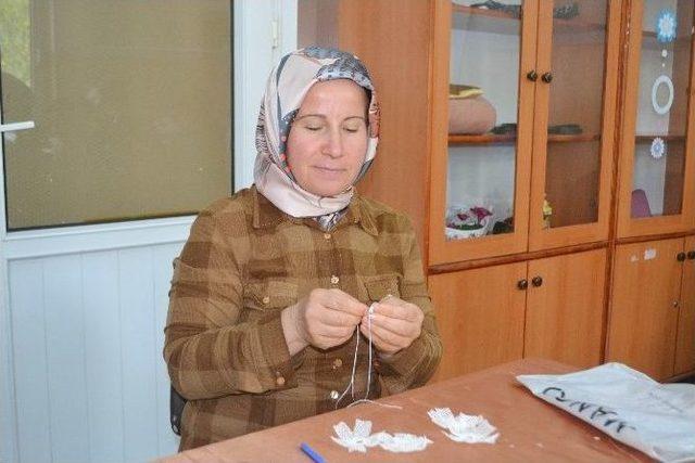 İğne Oyası Kursuna Gelen Stres Atıyor 1