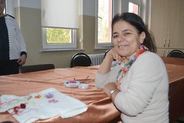 İğne Oyası Kursuna Gelen Stres Atıyor 2