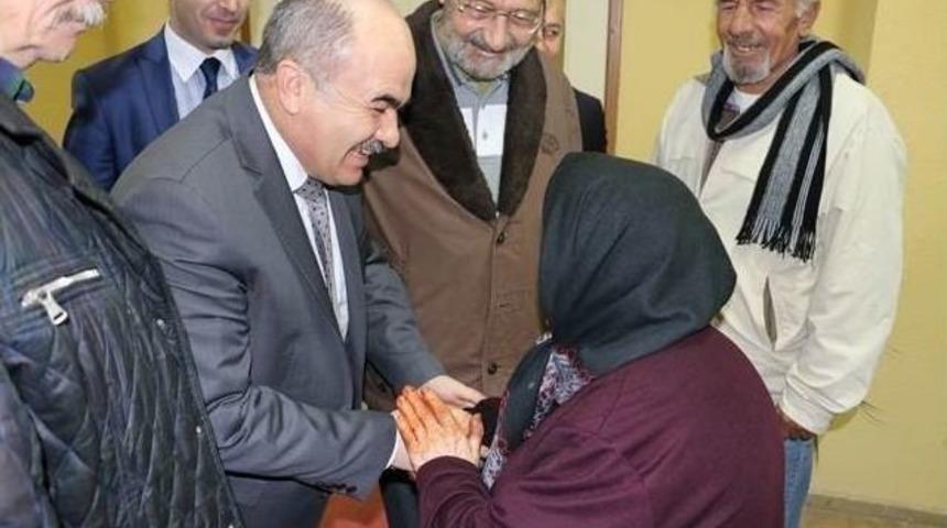 Vali Dağlı Huzurevi Sakinlerini Ziyaret Etti