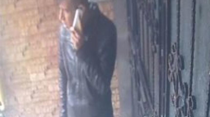 Oğlunun D&uuml;ğ&uuml;n&uuml; İ&ccedil;in Biriktirdiği Altınları Dolandırıcılara Kaptırdı