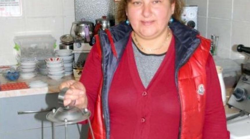 &Ccedil;aycılık Yapıp, Ailesinin Ge&ccedil;imine Katkı Sağlıyor