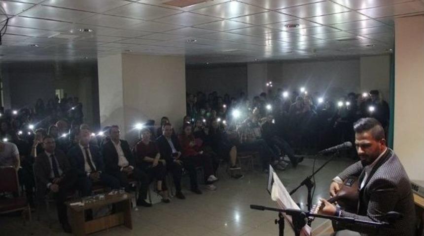 Burhaniye De Üniversiteliler Stres Attı