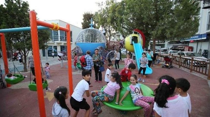 Nergiz Parkında Y&uuml;zler G&uuml;l&uuml;yor