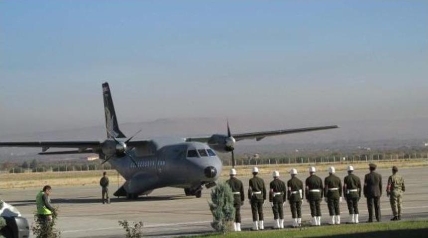 Fırat Kalkanı'nda Şehit Olan Y&uuml;zbaşının Cenazesi, Ankara'ya G&ouml;nderildi