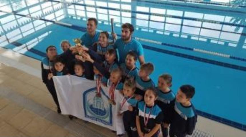 Yıldırımlı Y&uuml;z&uuml;c&uuml;lerden 26 Madalya