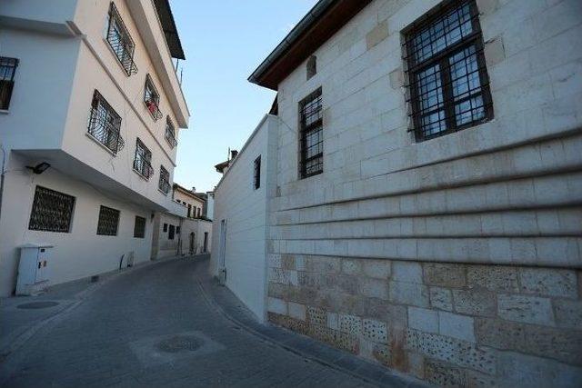 B&uuml;y&uuml;kşehir Tarihi Mahallelerine Sahip &Ccedil;ıkıyor 1