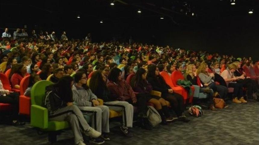 Nil&uuml;fer&rsquo;de Uluslararası Şiir Festivali