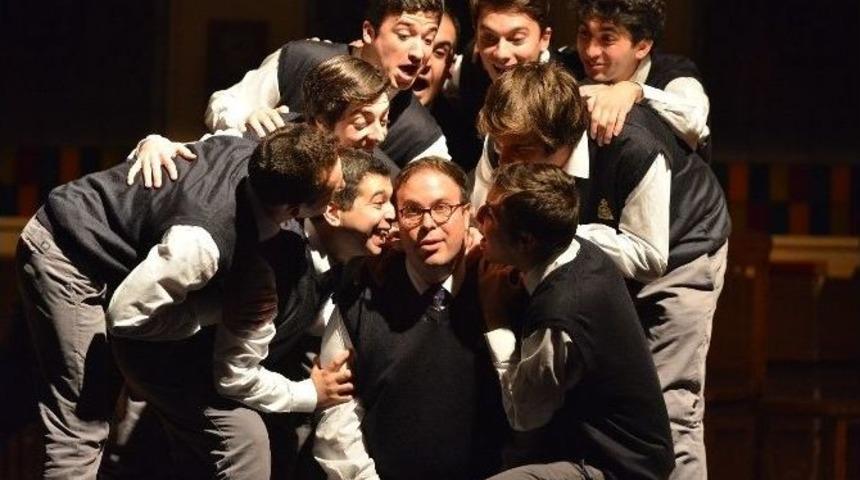 &lsquo;&ouml;l&uuml; Ozanlar Derneği&rsquo; Kapalı Gişe Oynadı