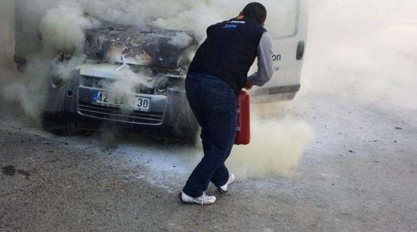 Manavgat&rsquo;ta Seyir Halindeki Ara&ccedil; Alev Aldı