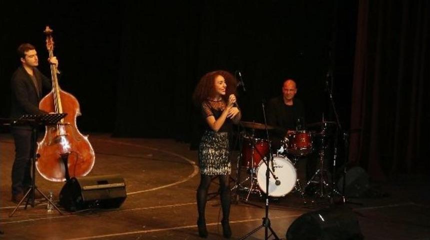 Maltepe&rsquo;de Caz Dolu Gece