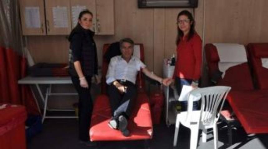 Başkan G&ouml;khan Akel&rsquo;den Kan Bağışı