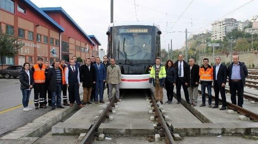 Yerli Tramvay Hizmet Vermeye Başladı