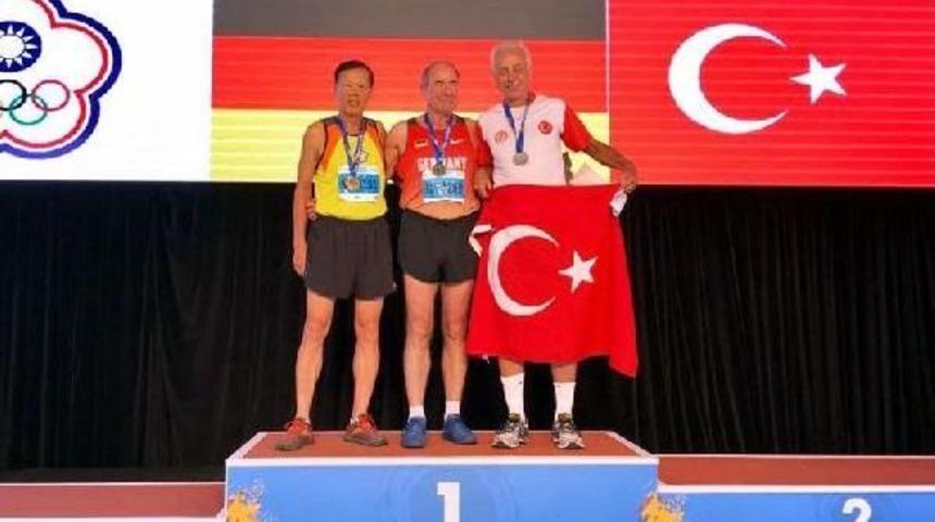 D&uuml;nya Masterler Atletizm Şampiyonasında Murat Ka&ccedil;ar'dan G&uuml;m&uuml;ş Madalya
