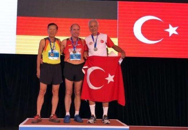 Dünya Masterler Atletizm Şampiyonasında Murat Kaçar'dan Gümüş Madalya