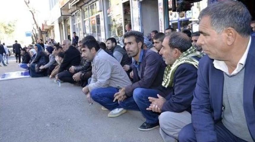 Şanlıurfa'da Hdp Ve Dbp'lilerden Oturma Eylemi (2)