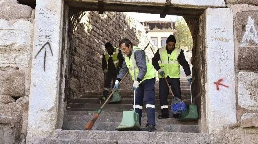 Ankara Kale&rsquo;sine Kış Temizliği