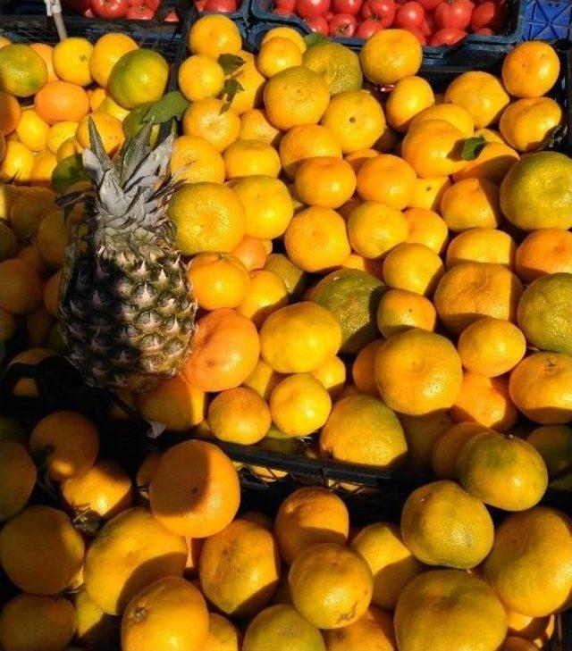 Yaz Sebze Ve Meyvelerinin Yerini Kışlıklar Almaya Başladı