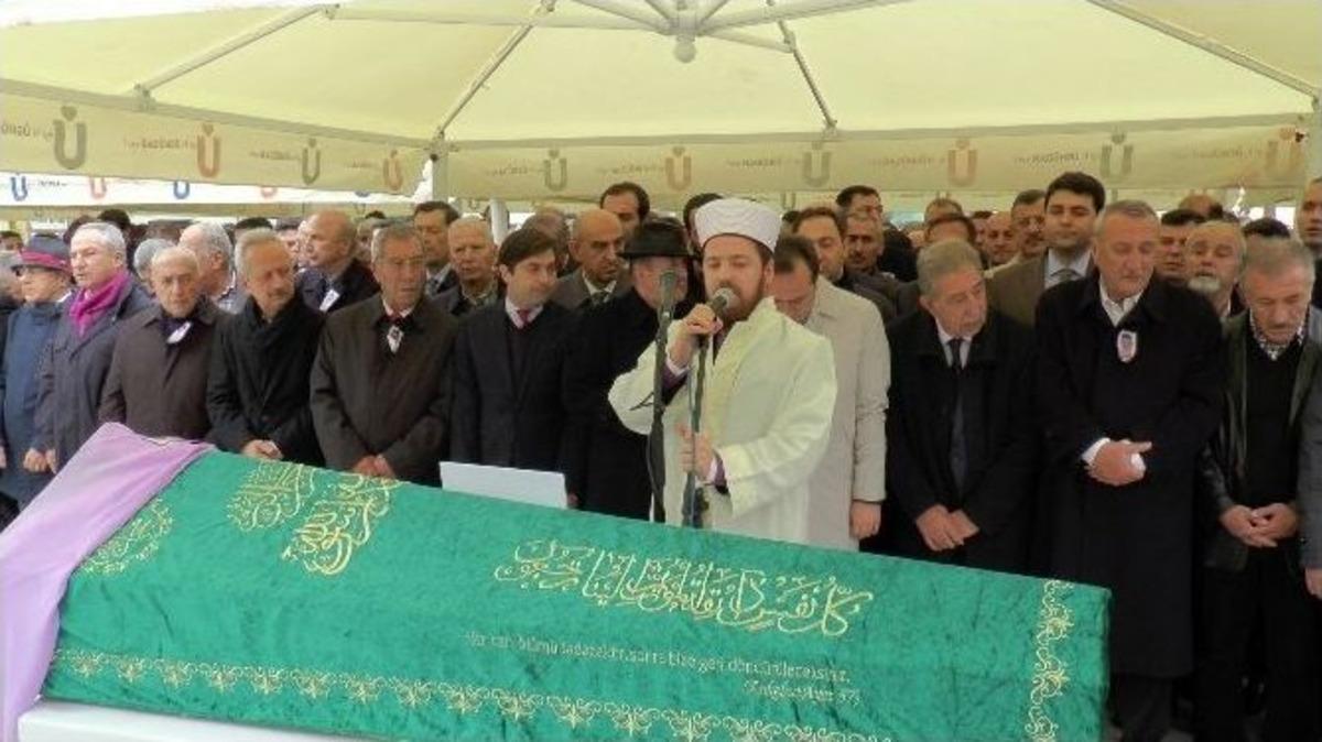 Eski Bakan Mehmet Ağar Gelinini G&ouml;zyaşlarıyla Uğurladı