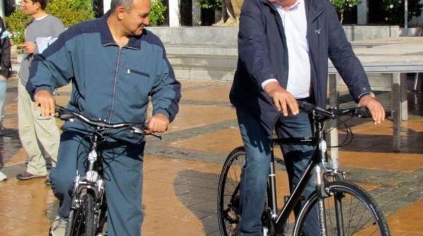Bisikletseverler &Ccedil;eşme'de Buluştu
