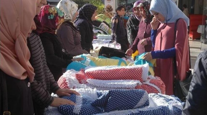 Kadınlardan El Emeği G&ouml;z Nuru Sergisi