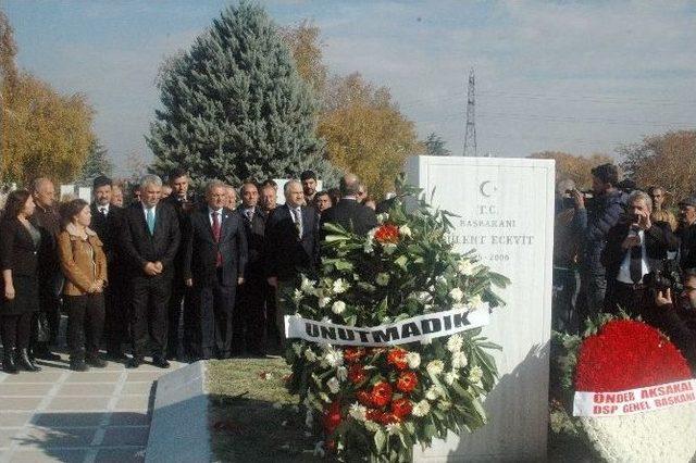 Bülent Ecevit, Ölümünün 10. Yılında Mezarı Başında Anıldı