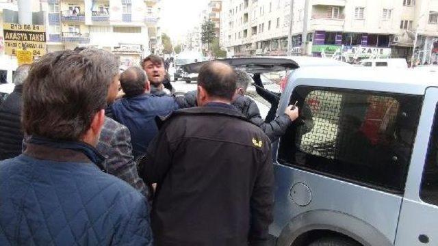 Hdp'nin Basın Açıklamasında Aranan Bir Kişi Gözaltına Alındı