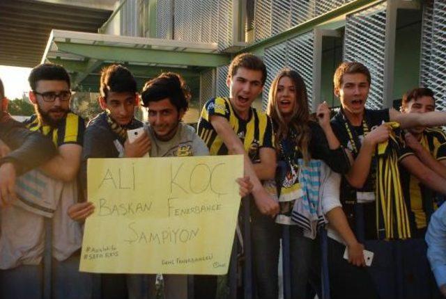 Fenerbahçe’Ye İzmir’De Coşkulu Karşılama