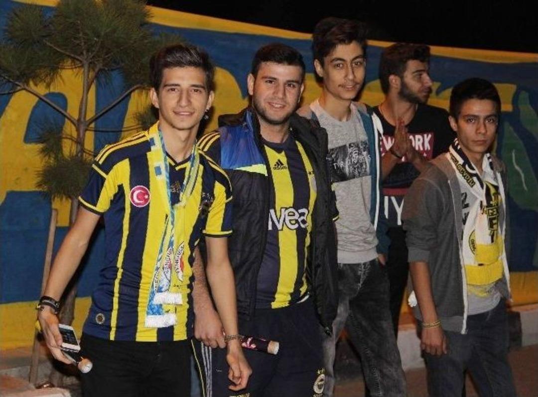 Manisa&rsquo;da Fenerbah&ccedil;e&rsquo;ye Coşkulu Karşılama