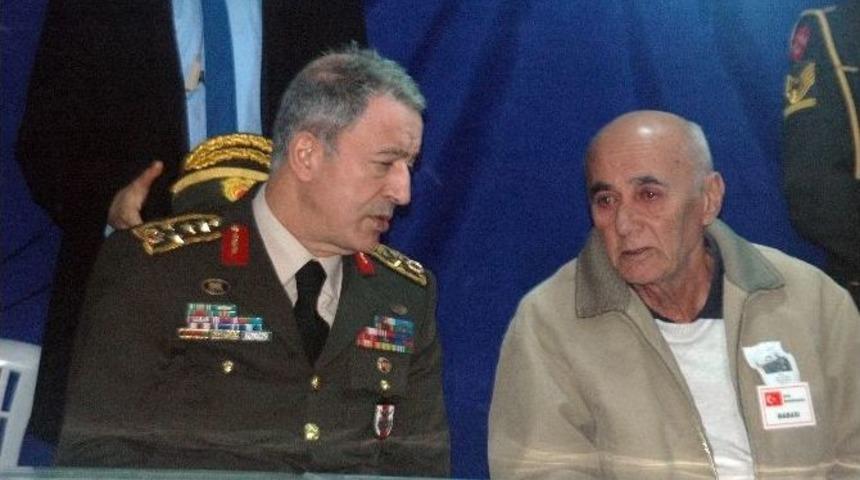 Genelkurmay Başkanı Akar&rsquo;dan Şehit Ailesine Taziye Ziyareti