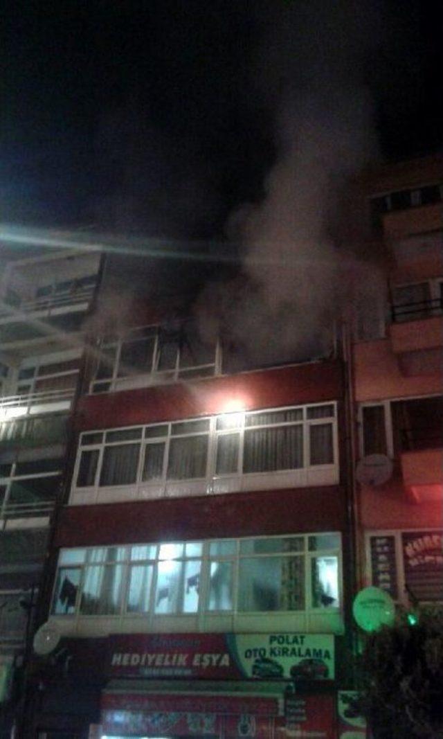 Apartmanın Son Katındaki Yangın Korkuttu