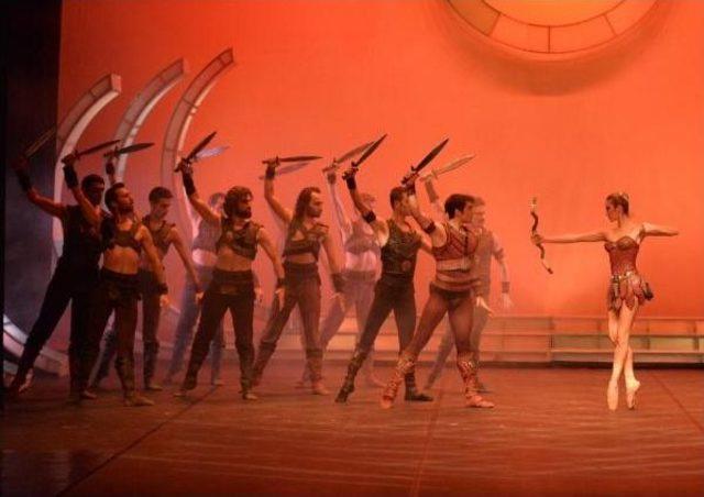 Amazonlar Balesi, Sanatseverlerle Buluştu 1