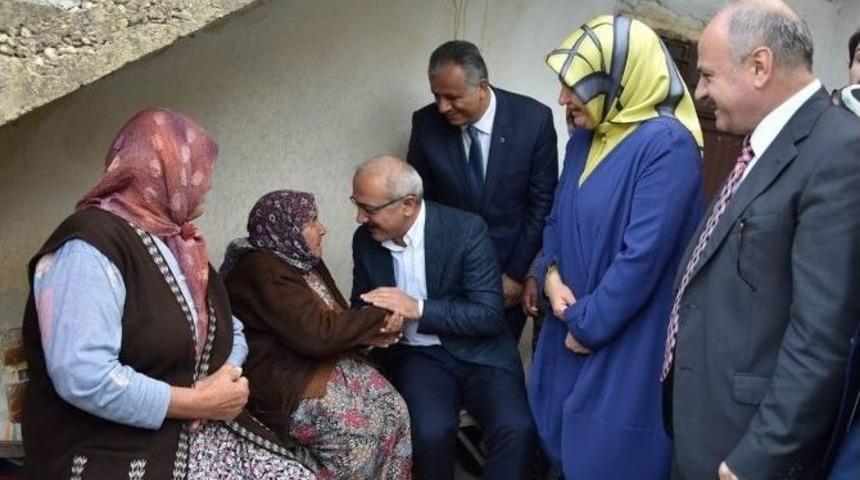 Bakan Elvan Şehit Ailelerini Ziyaret Etti