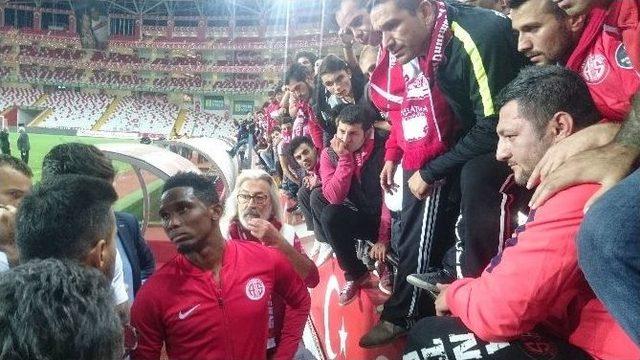 Antalyaspor Taraftarının Gönlünü Eto’o Aldı