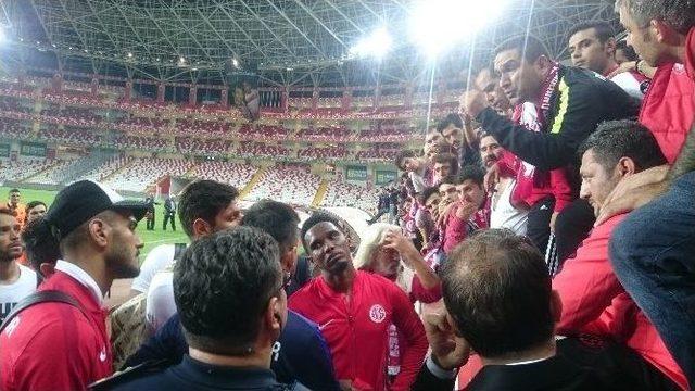 Antalyaspor Taraftarının Gönlünü Eto’o Aldı