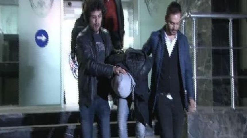 Atat&uuml;rk Havalimanı'nda Silah Sesleri(Geniş Haber)